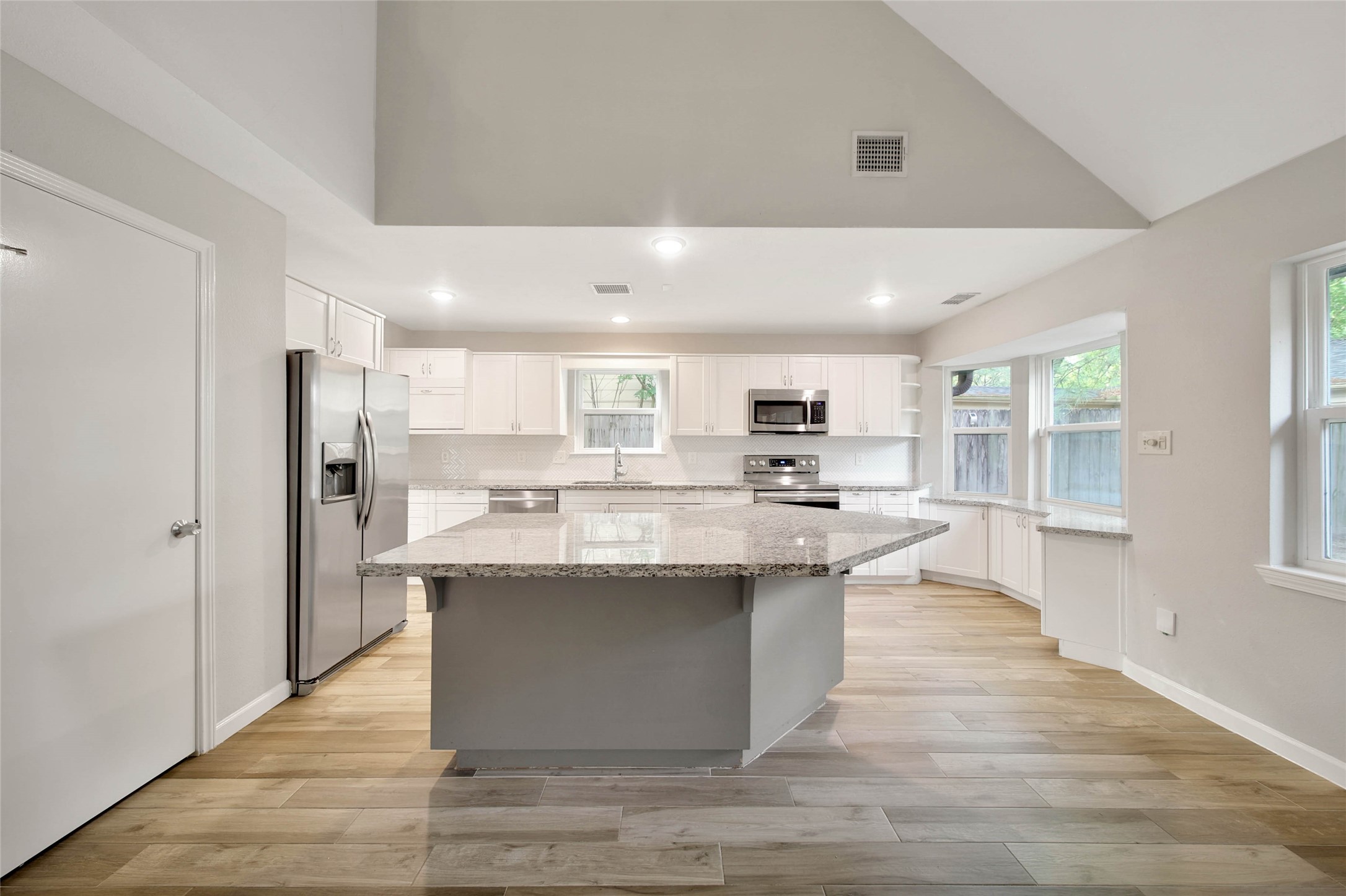 14719 Cedar Point Drive Houston, TX 77070 - Photo 7 of 46