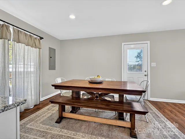 a view of a livingroom with furniture