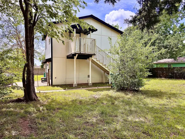 $950 | 207 Avenue A, Unit B, Willis, TX 77378