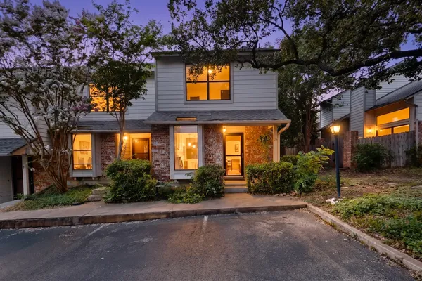 $2,200 | 3801 Menchaca Road, Unit 25, Austin, TX 78704