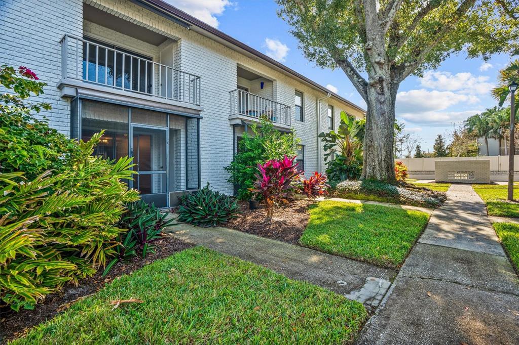 2992 Plaza Terrace Drive, Unit 2992 Orlando, FL 32803 - Photo 19 of 31 a front view of house with yard