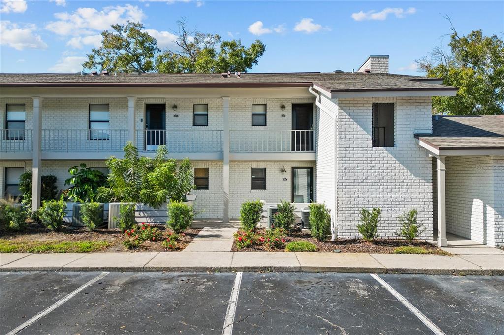2992 Plaza Terrace Drive, Unit 2992 Orlando, FL 32803 - Photo 26 of 31 a front view of a house with a yard