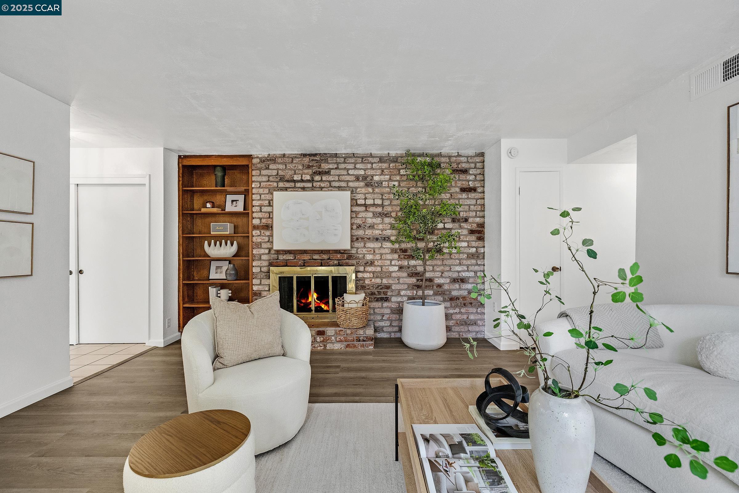 146 Ascot Court, Unit 2 Moraga, CA 94556 - Photo 9 of 33 a living room with furniture and a potted plant