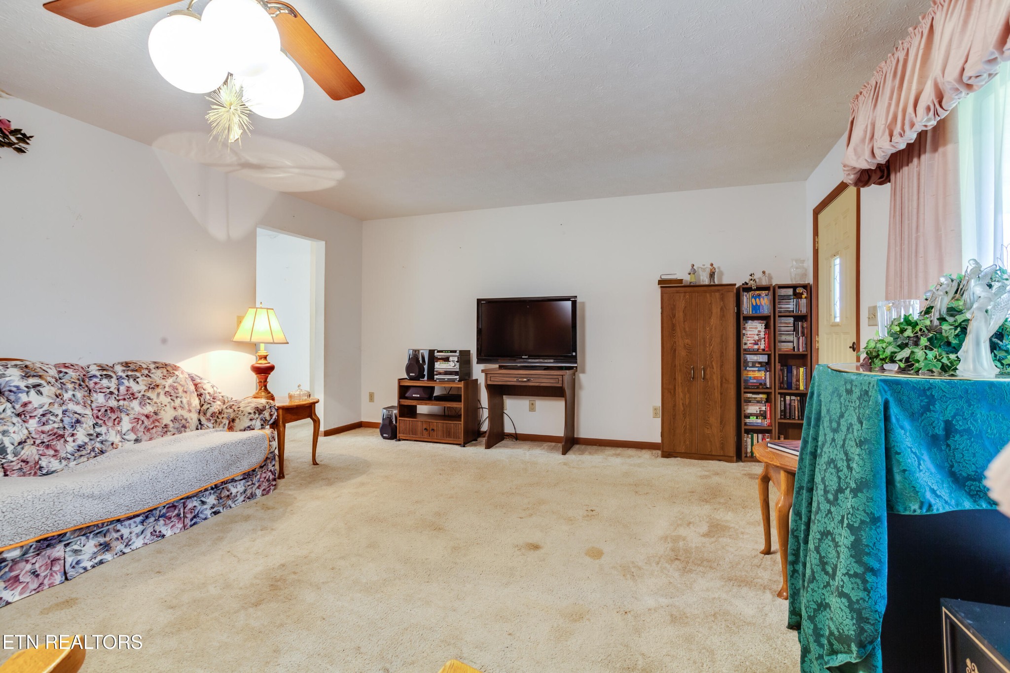 375 Rainbow Road Sevierville, TN 37862 - Photo 15 of 58 a living room with furniture and a flat screen tv