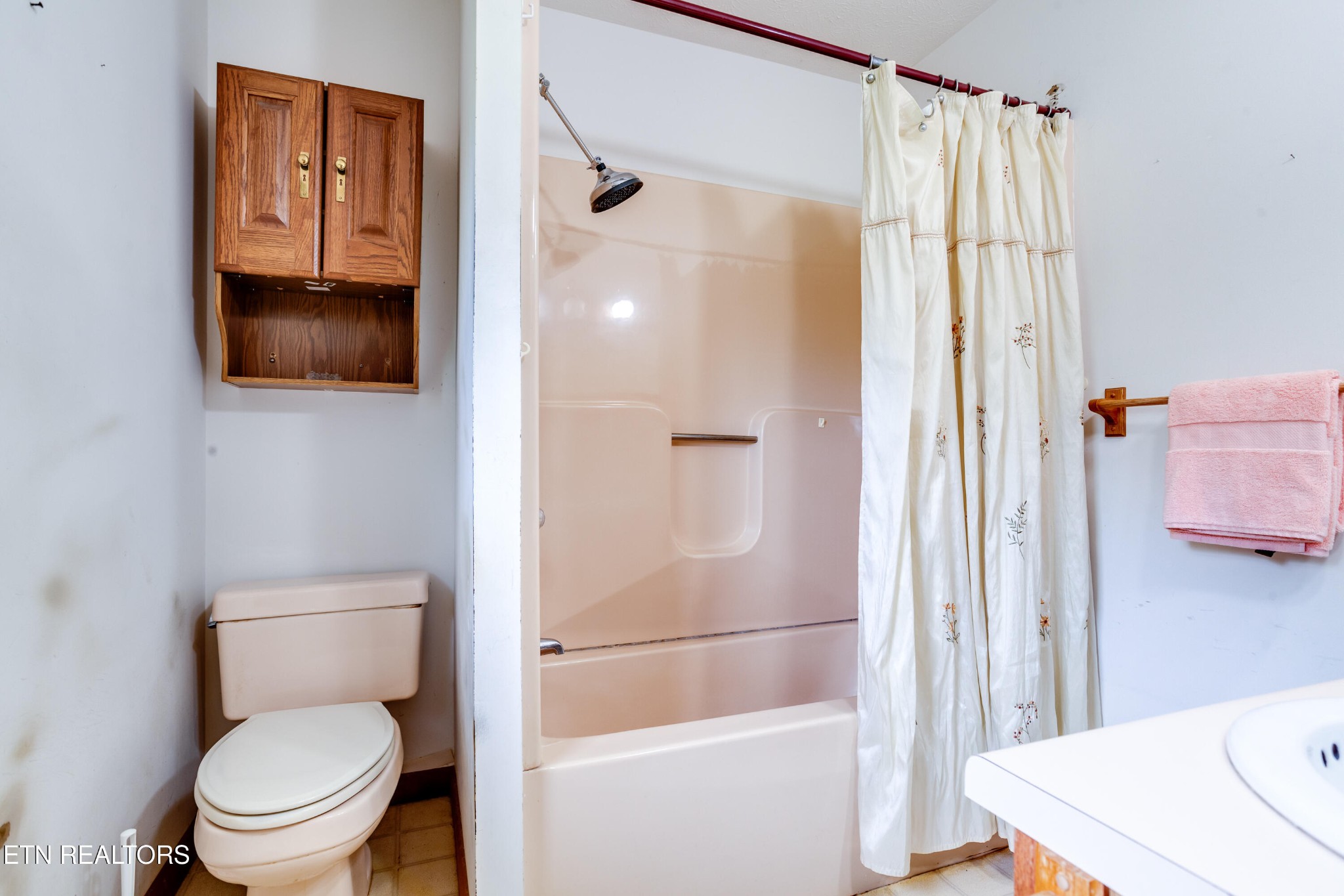 375 Rainbow Road Sevierville, TN 37862 - Photo 32 of 58 a bathroom with a toilet a sink and shower