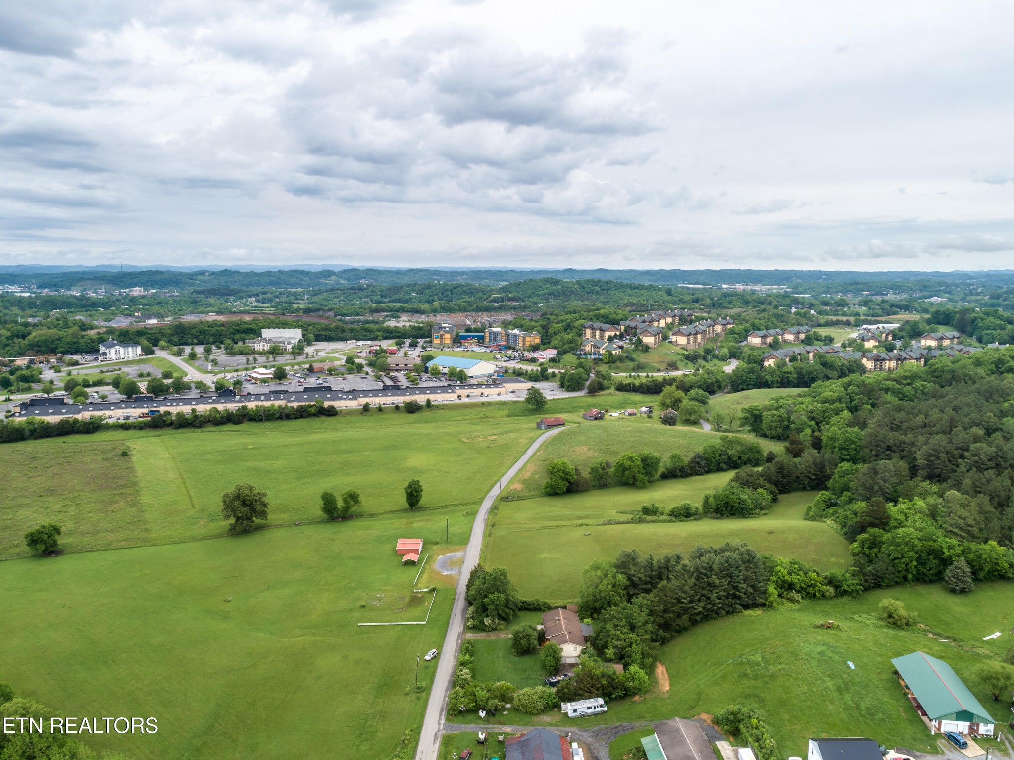 375 Rainbow Road Sevierville, TN 37862 - Photo 52 of 58 a view of a city