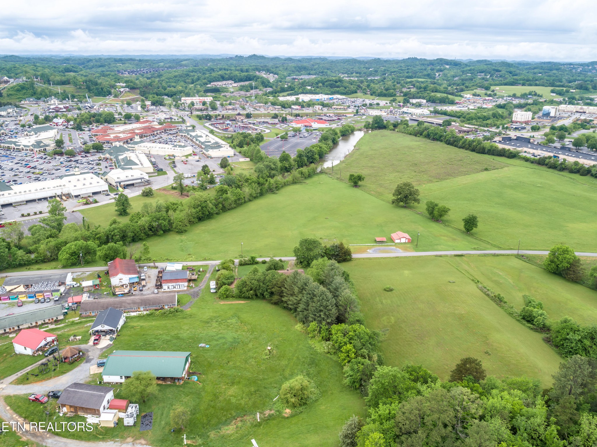 375 Rainbow Road Sevierville, TN 37862 - Photo 55 of 58 a view of a city