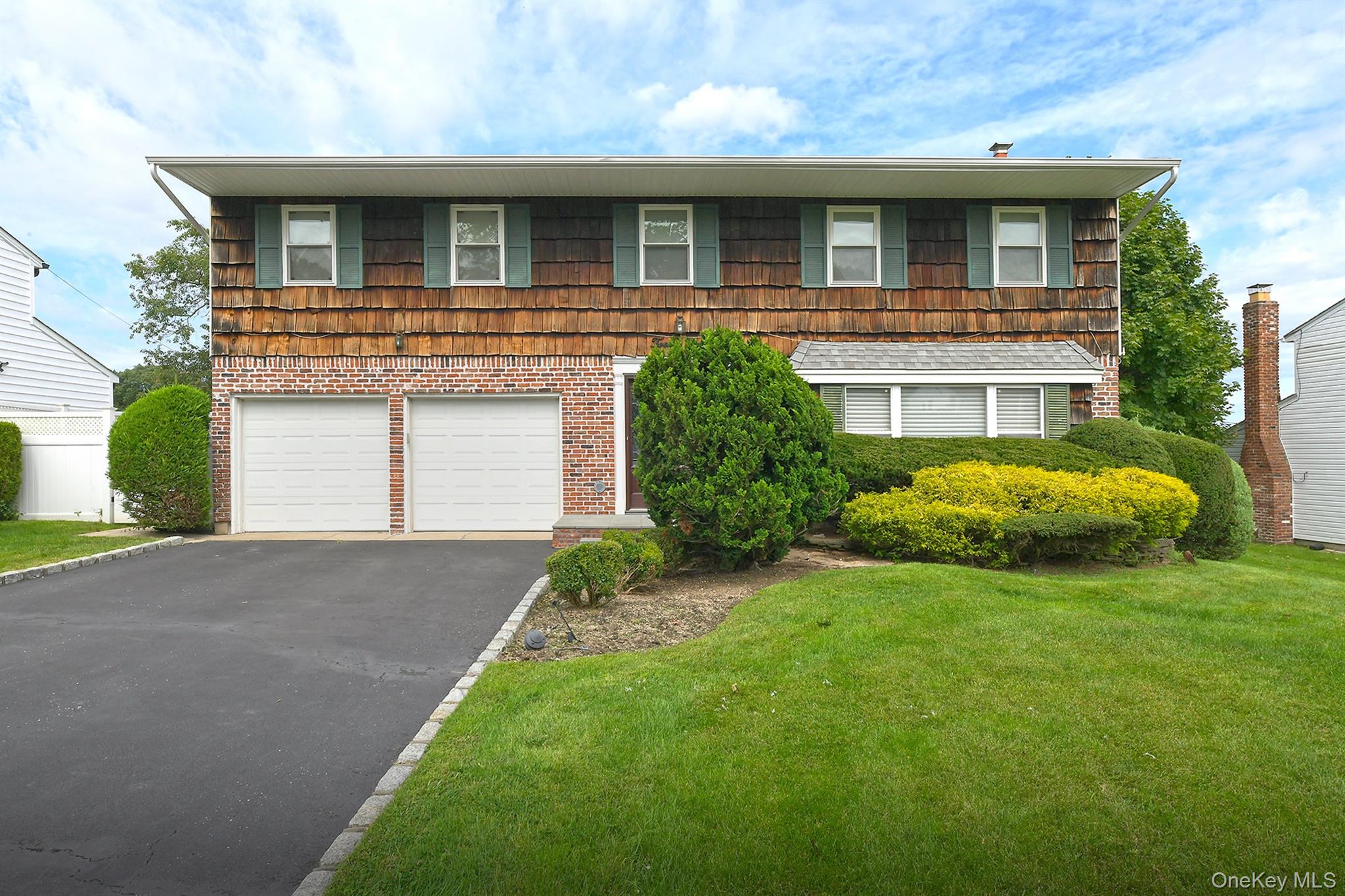 29 Abbot Road Smithtown, NY 11787 - Photo 1 of 40 Gallery Image 1