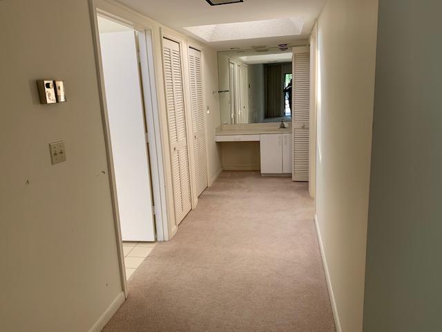 20576 Linksview Circle Boca Raton, FL 33434 - Photo 11 of 16 20576 Pictures - Master BR Hallway