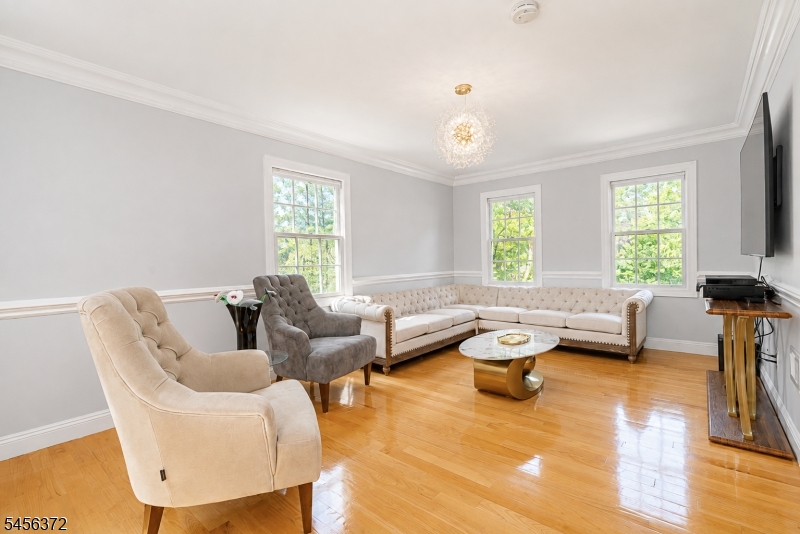 207 Stonehouse Road Bloomfield, NJ 07028 - Photo 18 of 49 Gallery Image 18