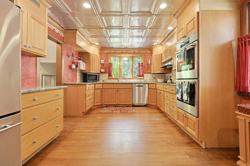 33 Princess Road Newton, MA 02465 - Photo 16 of 42