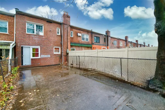 a view of a pathway with a yard