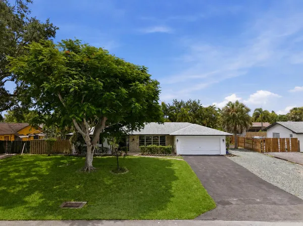 $524,999 | 31 West Coconut Drive, Lake Worth, FL 33467