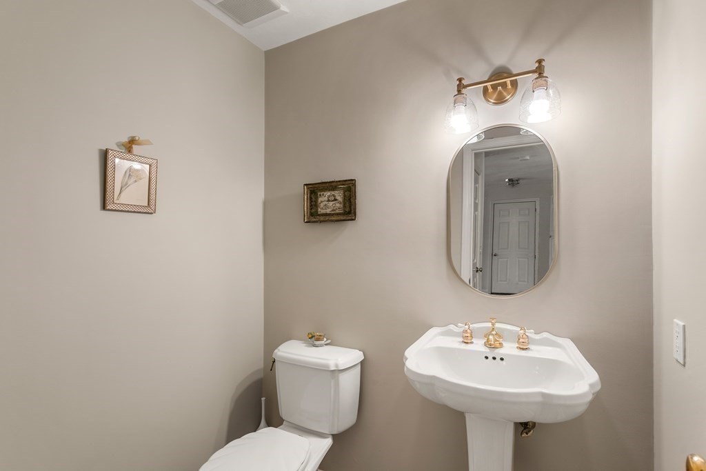 494 Hudson Road Sudbury, MA 01776 - Photo 12 of 33 Gallery Image 12