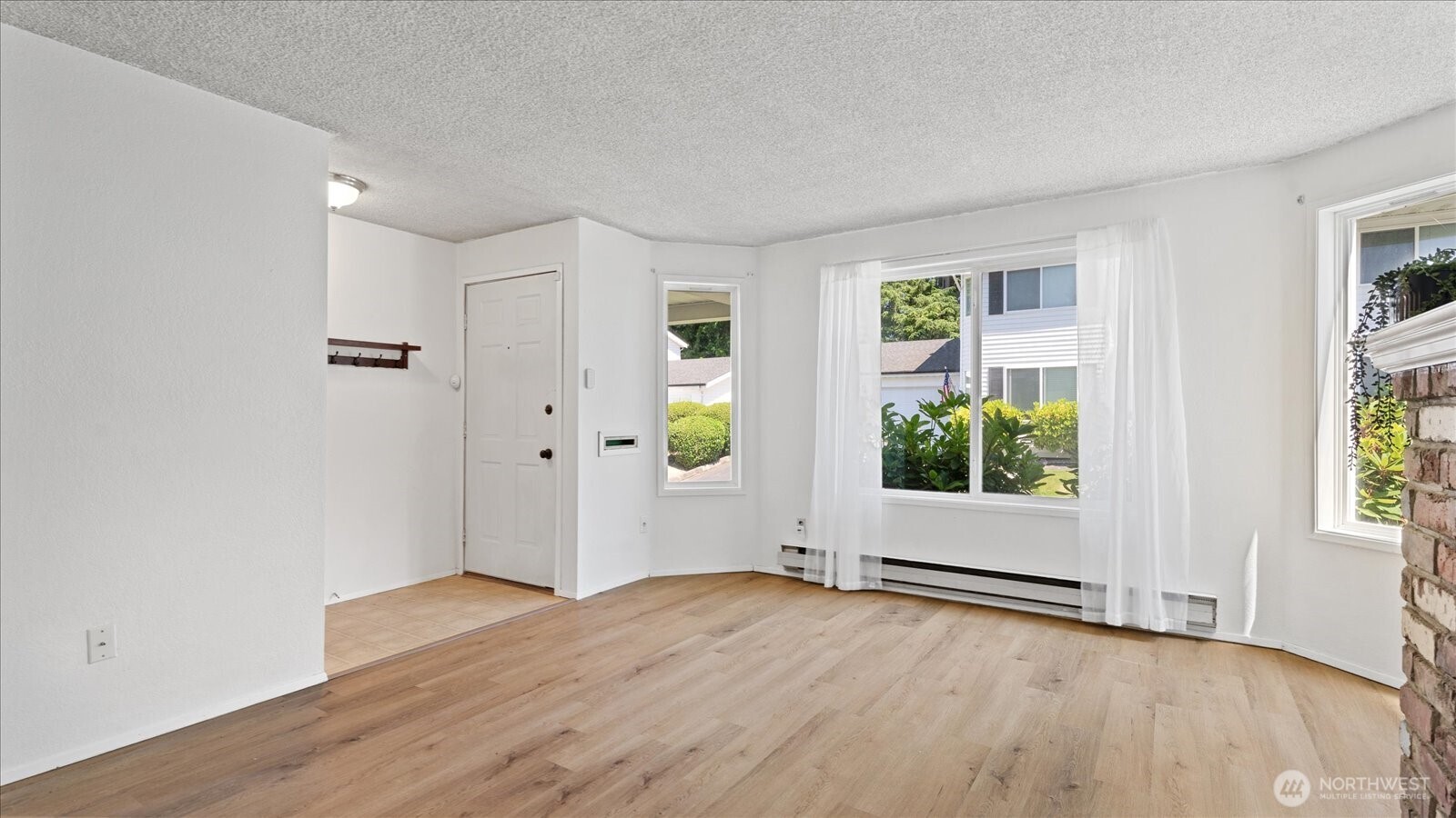 4518 Southwest 320th Street, Unit A Federal Way, WA 98023 - Photo 3 of 34