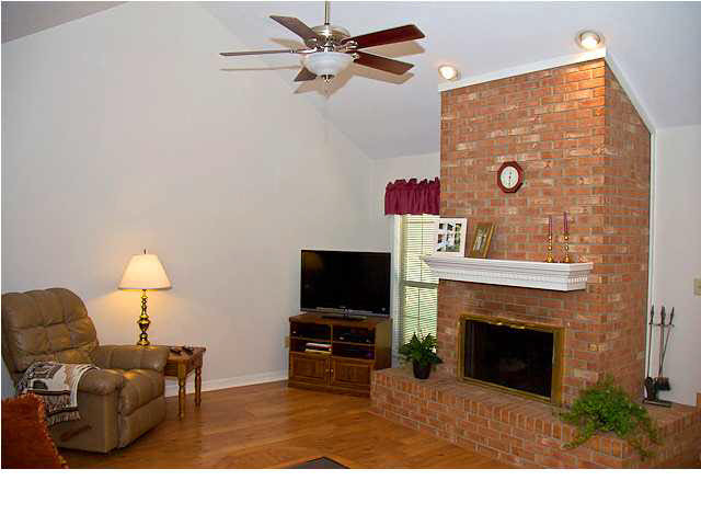 312 Riser Street Jackson, MS 39272 - Photo 9 of 13 Vaulted Ceiling