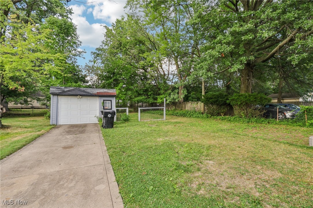 2545 Greenvale Road Cleveland, OH 44121 - Photo 23 of 27