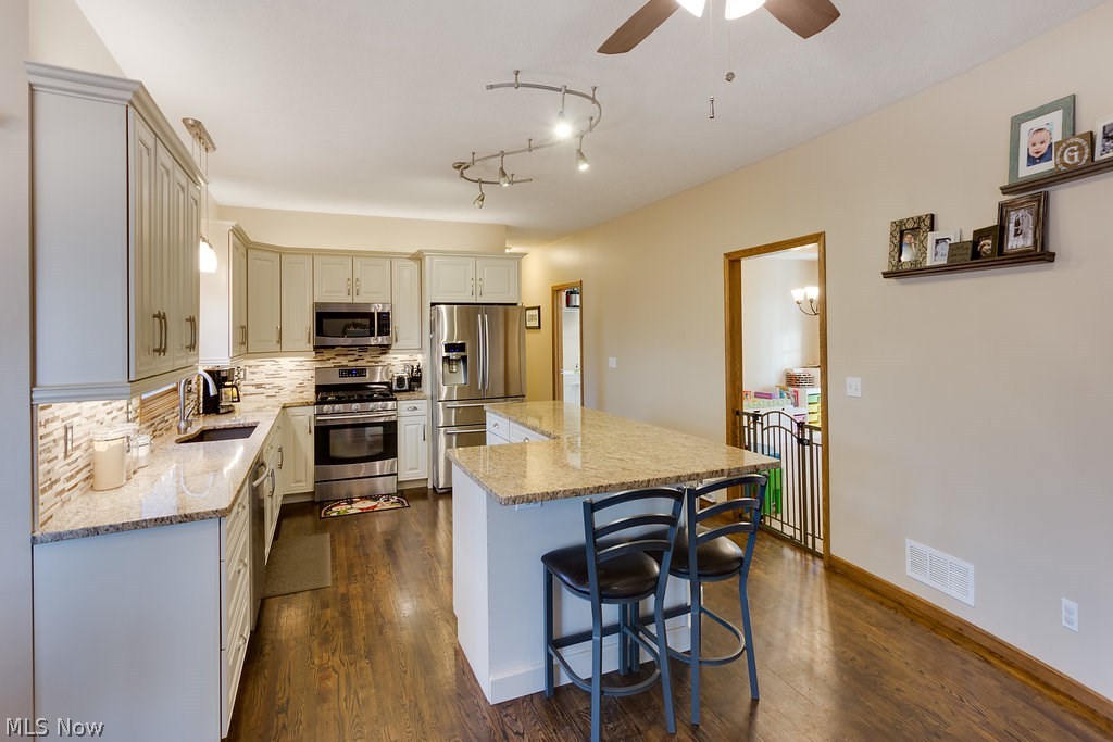 11655 Kile Road Chardon, OH 44024 - Photo 13 of 35 Completely remodeled kitchen with granite counters