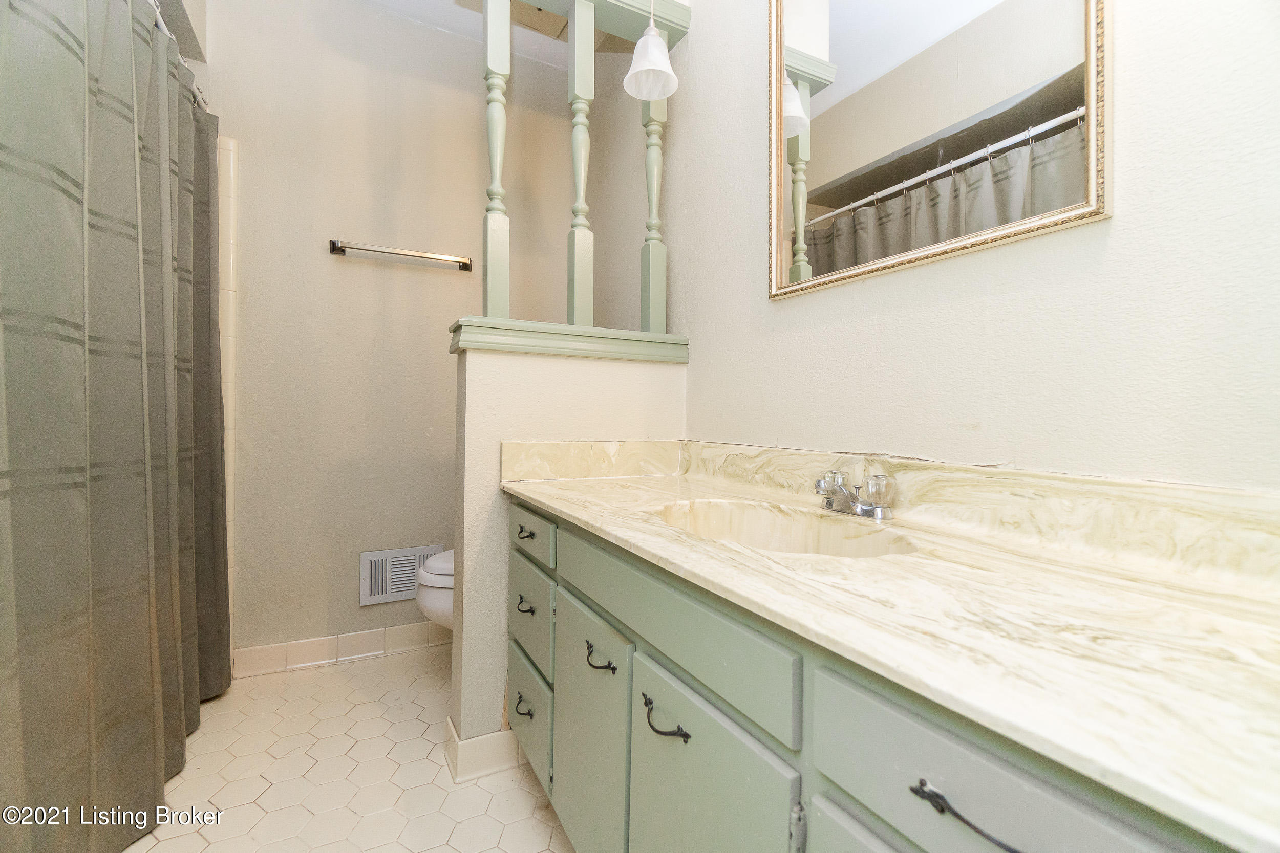 907 Moser Road Louisville, KY 40223 - Photo 48 of 59 907 Moser Rd-47