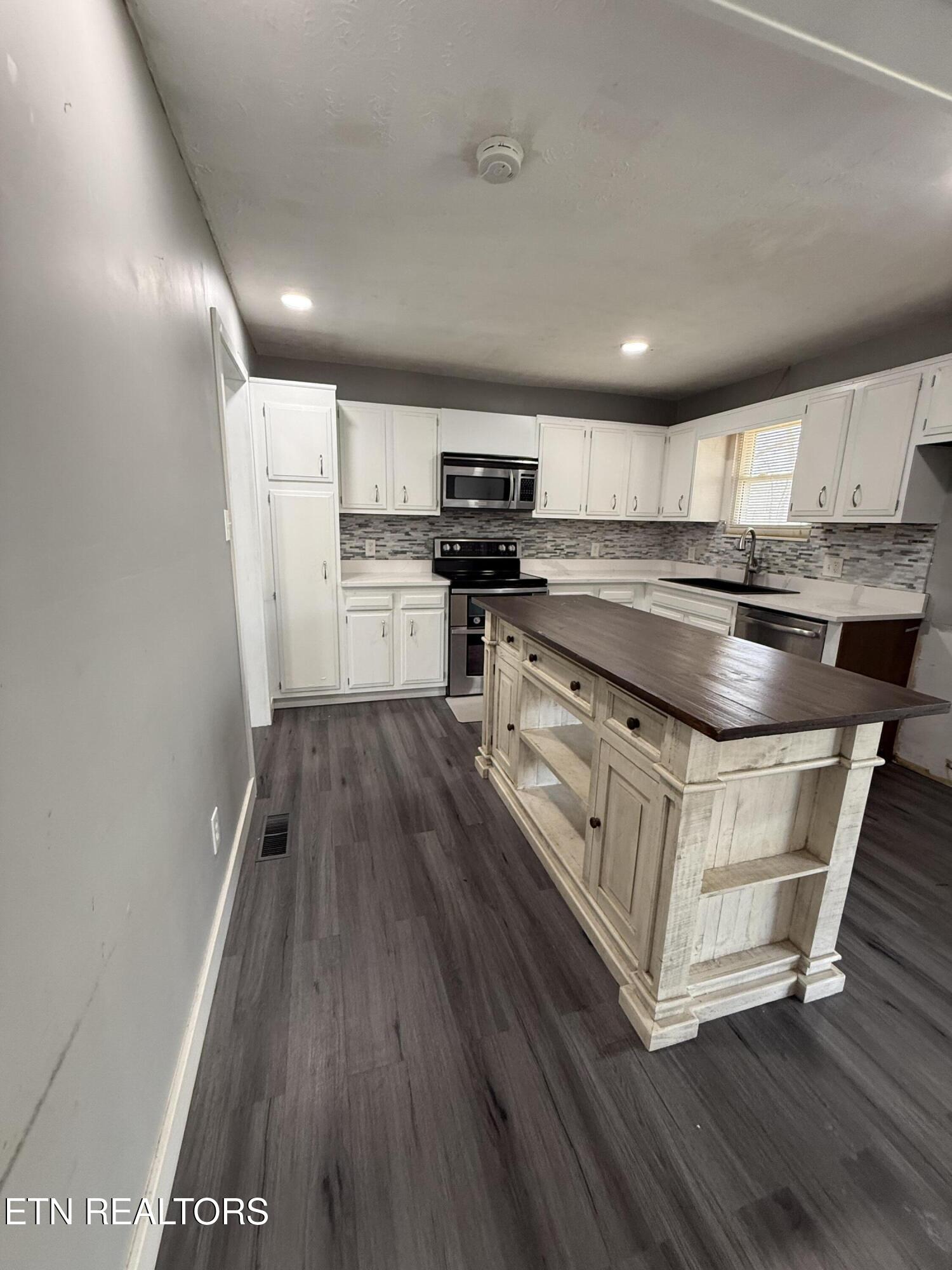 7769 Maida Vale Circle Powell, TN 37849 - Photo 4 of 15 IMG_0079