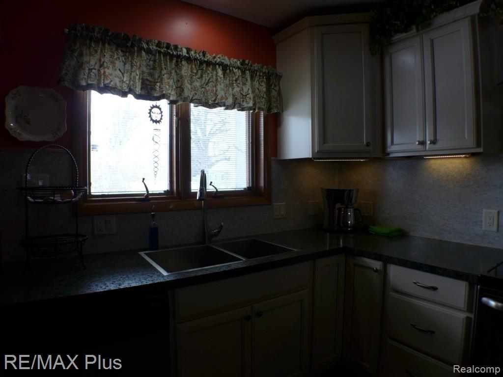 1195 South Vassar Road Davison, MI 48423 - Photo 5 of 16 P1000768.jpg