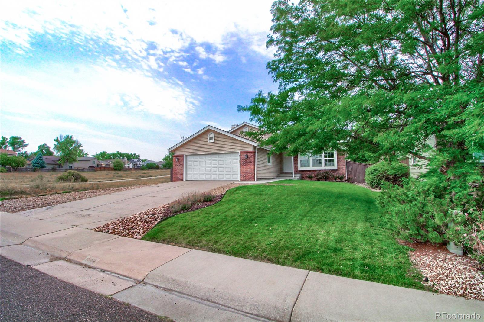 694 Ridgeglen Way Highlands Ranch, CO 80126 - Photo 3 of 28 Gallery Image 3