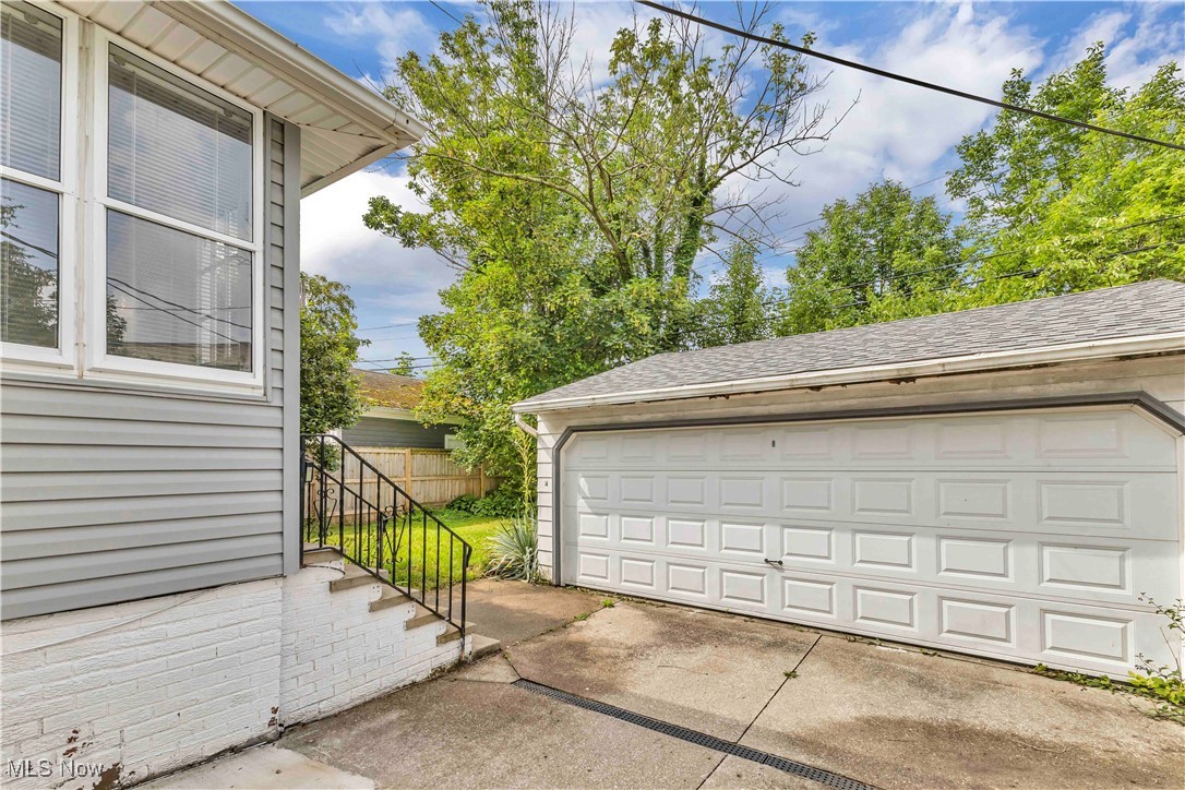3242 Cedarbrook Road Cleveland, OH 44118 - Photo 23 of 24 View of detached garage