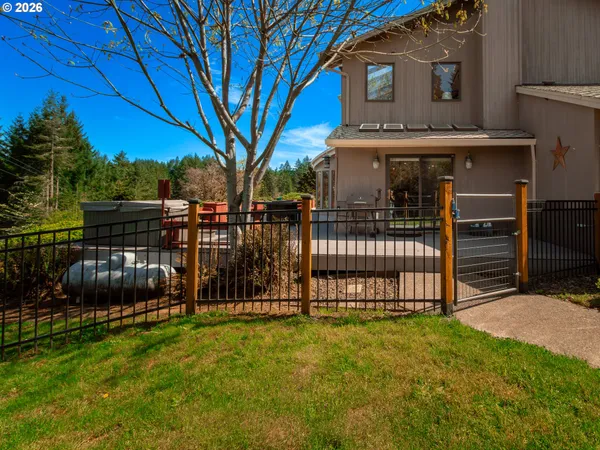 a view of a house with a backyard