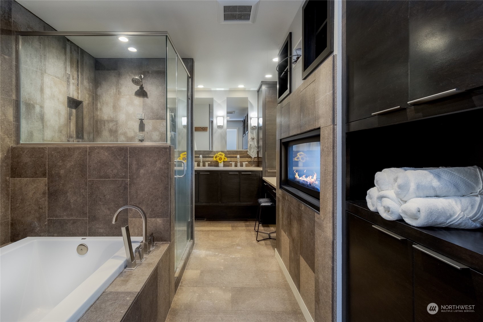 1479 Spring Branch Road Walla Walla, WA 99362 - Photo 16 of 40 a bathroom with a bathtub and a shower