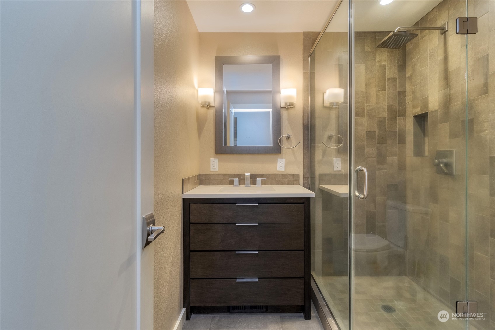 1479 Spring Branch Road Walla Walla, WA 99362 - Photo 19 of 40 a bathroom with a shower a sink and a mirror