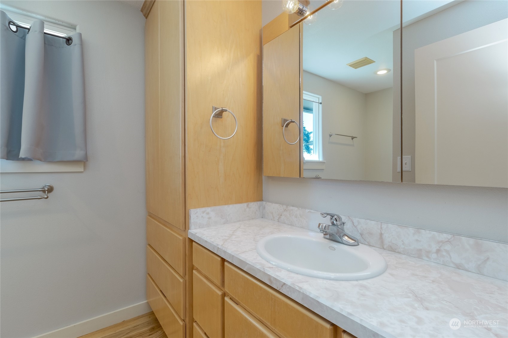 1479 Spring Branch Road Walla Walla, WA 99362 - Photo 23 of 40 a bathroom with a sink and a mirror