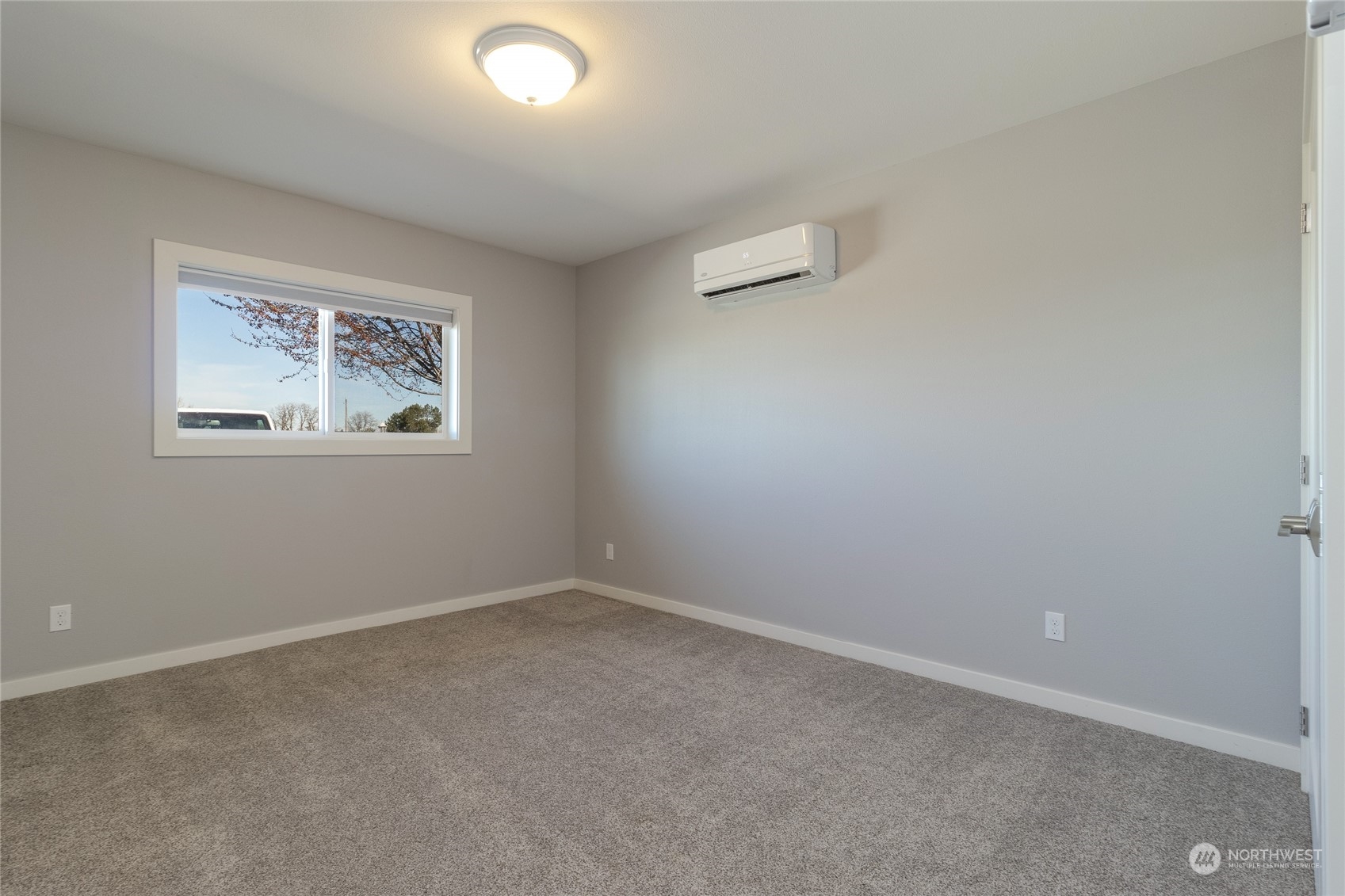 1479 Spring Branch Road Walla Walla, WA 99362 - Photo 28 of 40 an empty room with a workbench
