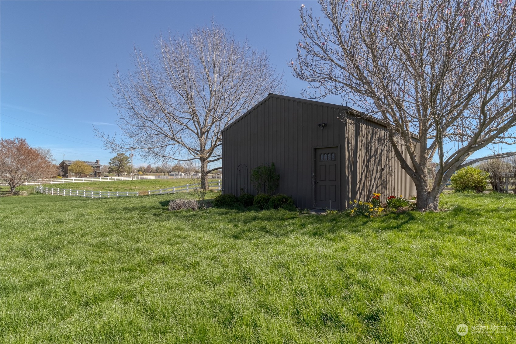 1479 Spring Branch Road Walla Walla, WA 99362 - Photo 35 of 40 a view of a barn house in the middle of a field