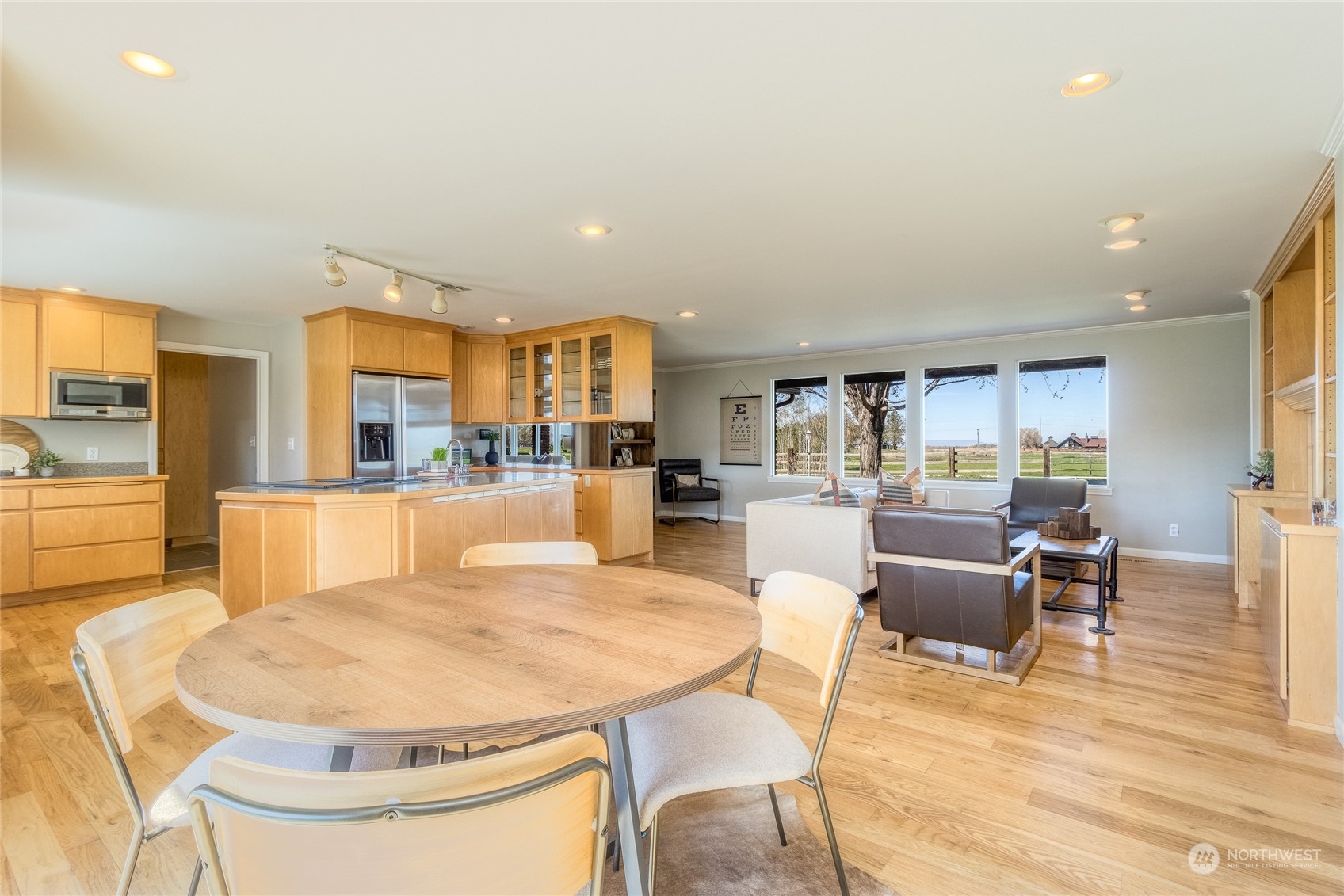 1479 Spring Branch Road Walla Walla, WA 99362 - Photo 5 of 40 a living room with dining table and kitchen view