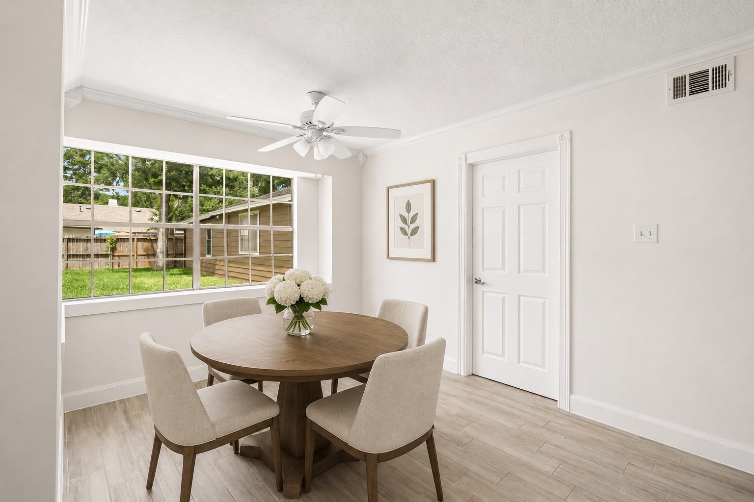 560 Landfall Lane Conroe, TX 77302 - Photo 5 of 41 Bright breakfast area with room for casual dining and morning gatherings.