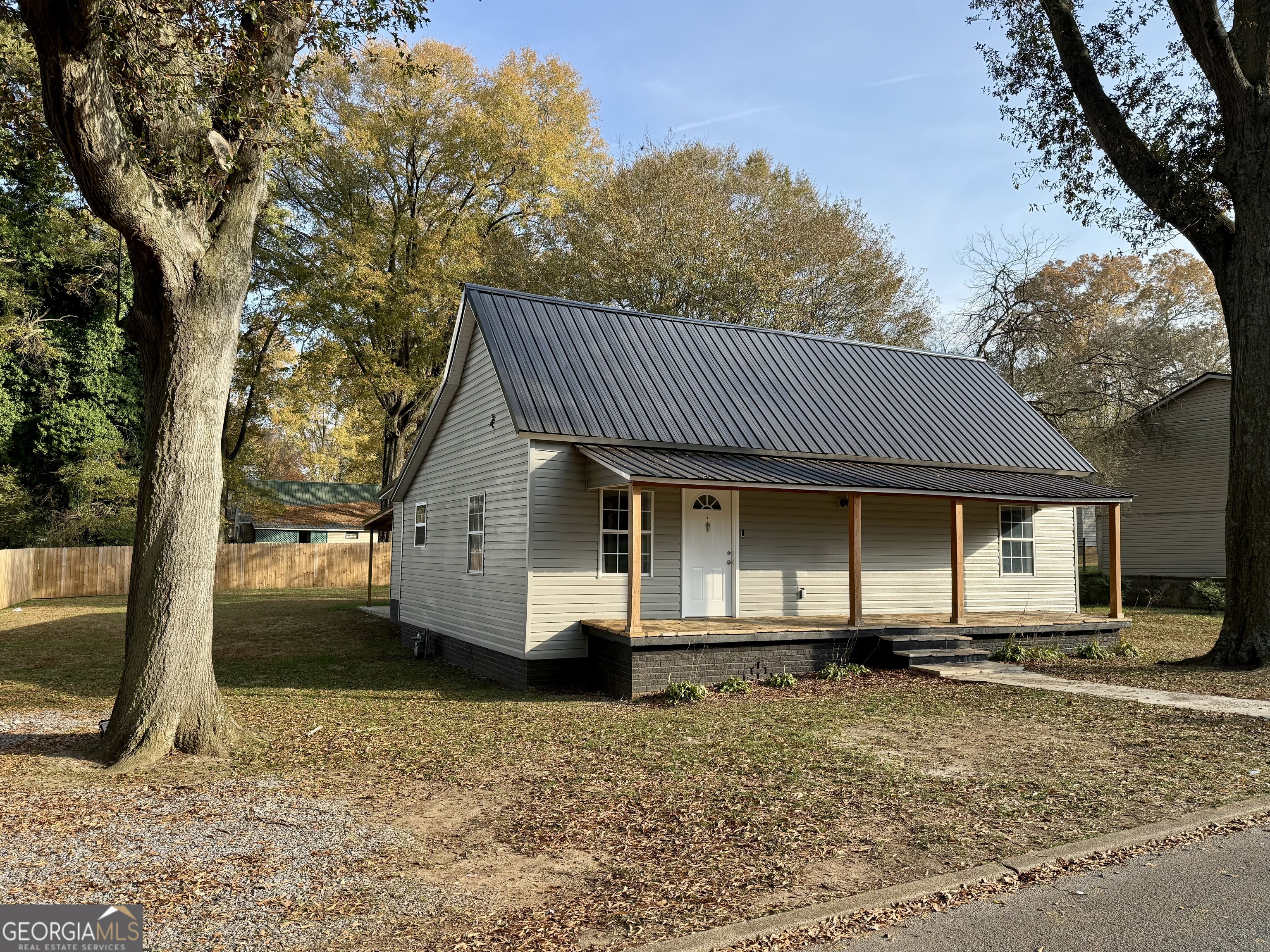 41 6th Street Trion, GA 30753 - Photo 4 of 60 a view of a house with a yard