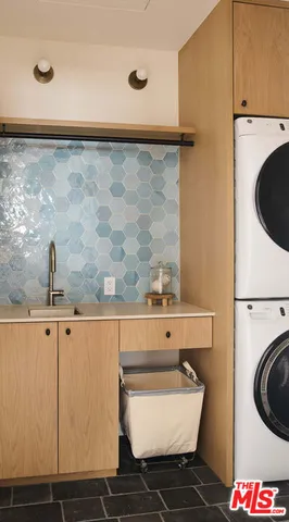 a view of a dry yard