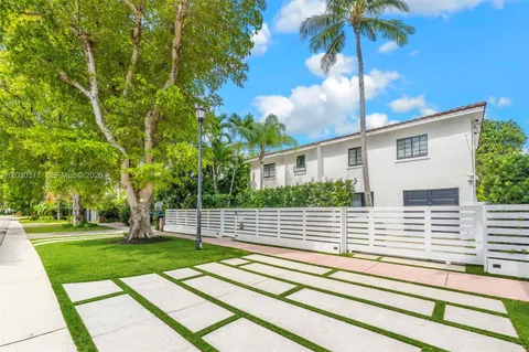 $4,695,000 | 5236 Pine Tree Drive, Miami Beach, FL 33140