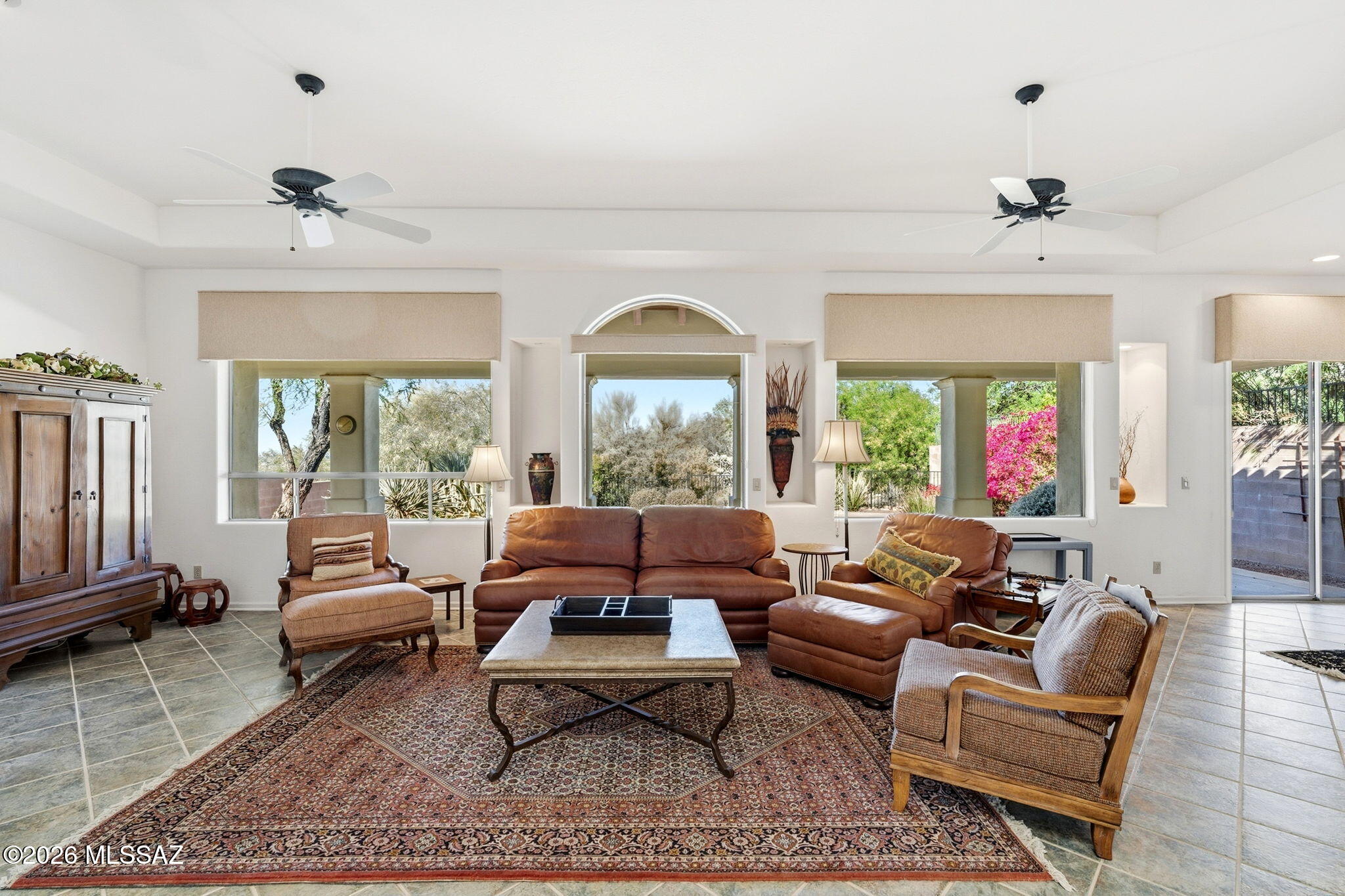5323 North Ridge Spring Place Tucson, AZ 85749 - Photo 9 of 45 Living Room