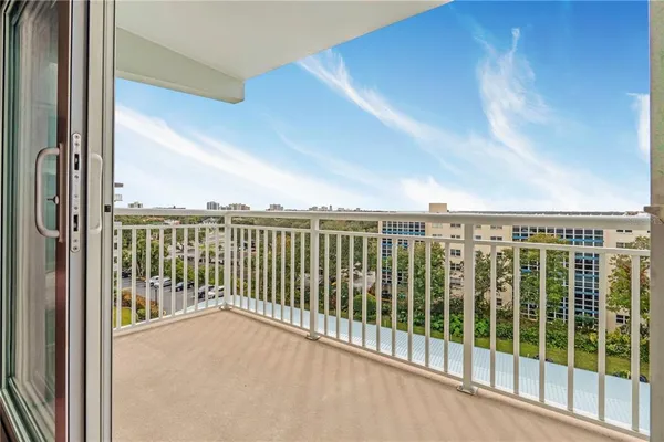 $1,950 | 100 Silver Beach Avenue, Unit 816, Daytona Beach, FL 32118