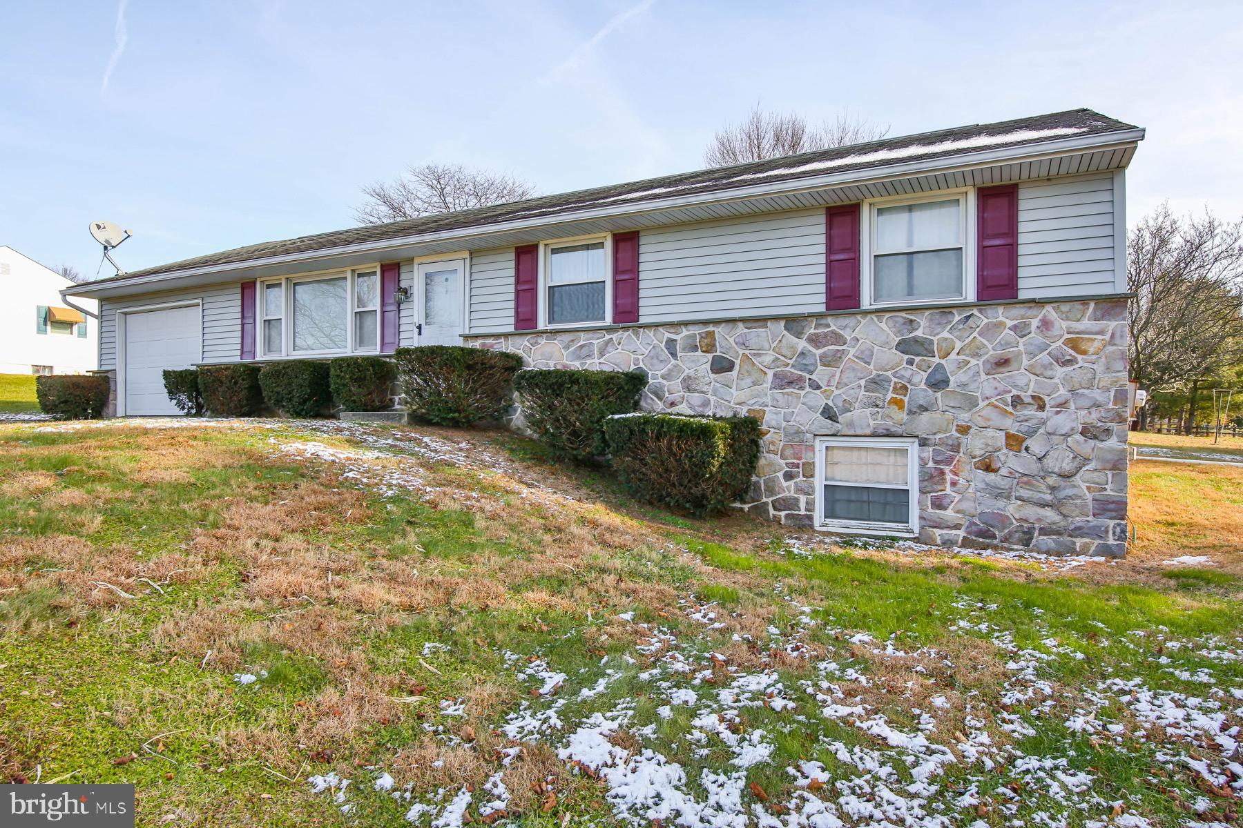 2004 Corning Road Palm, PA 18070 - Photo 2 of 14 Gallery Image 2