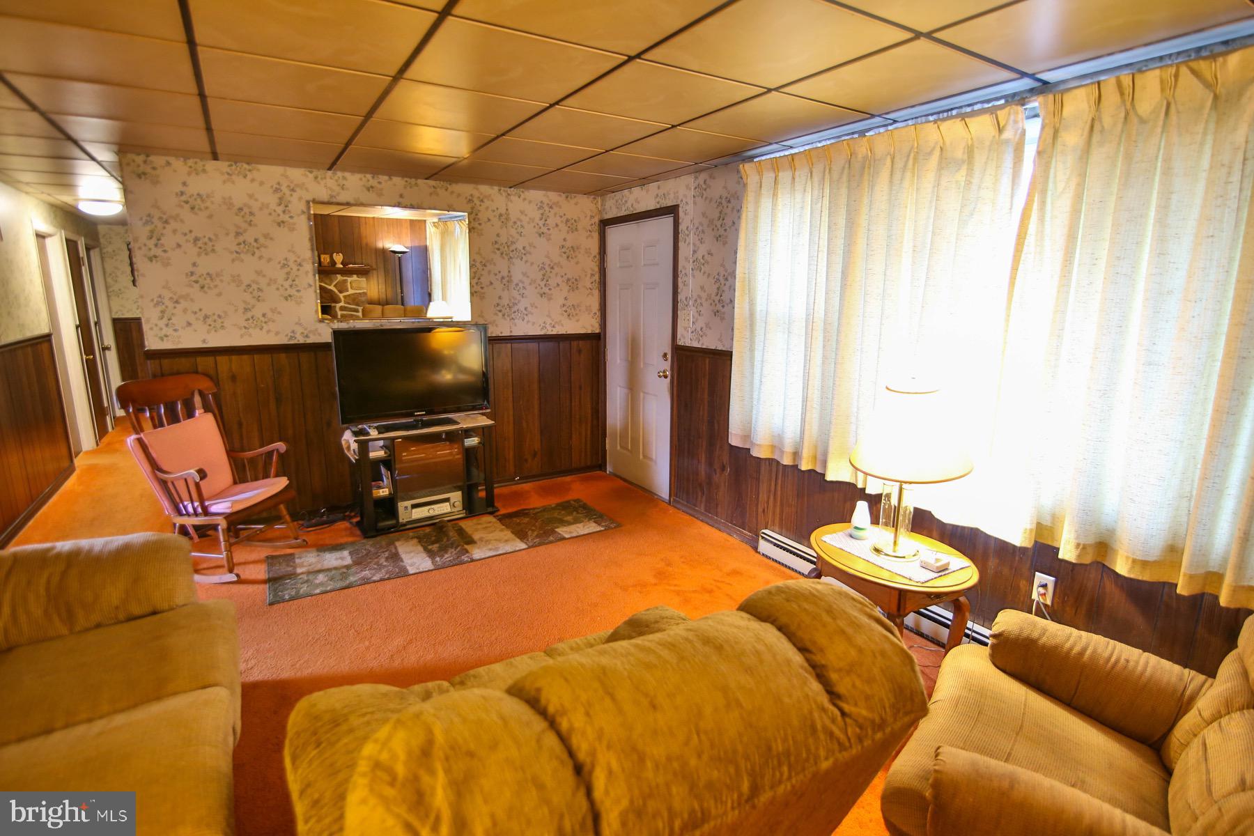 2004 Corning Road Palm, PA 18070 - Photo 4 of 14 Gallery Image 4