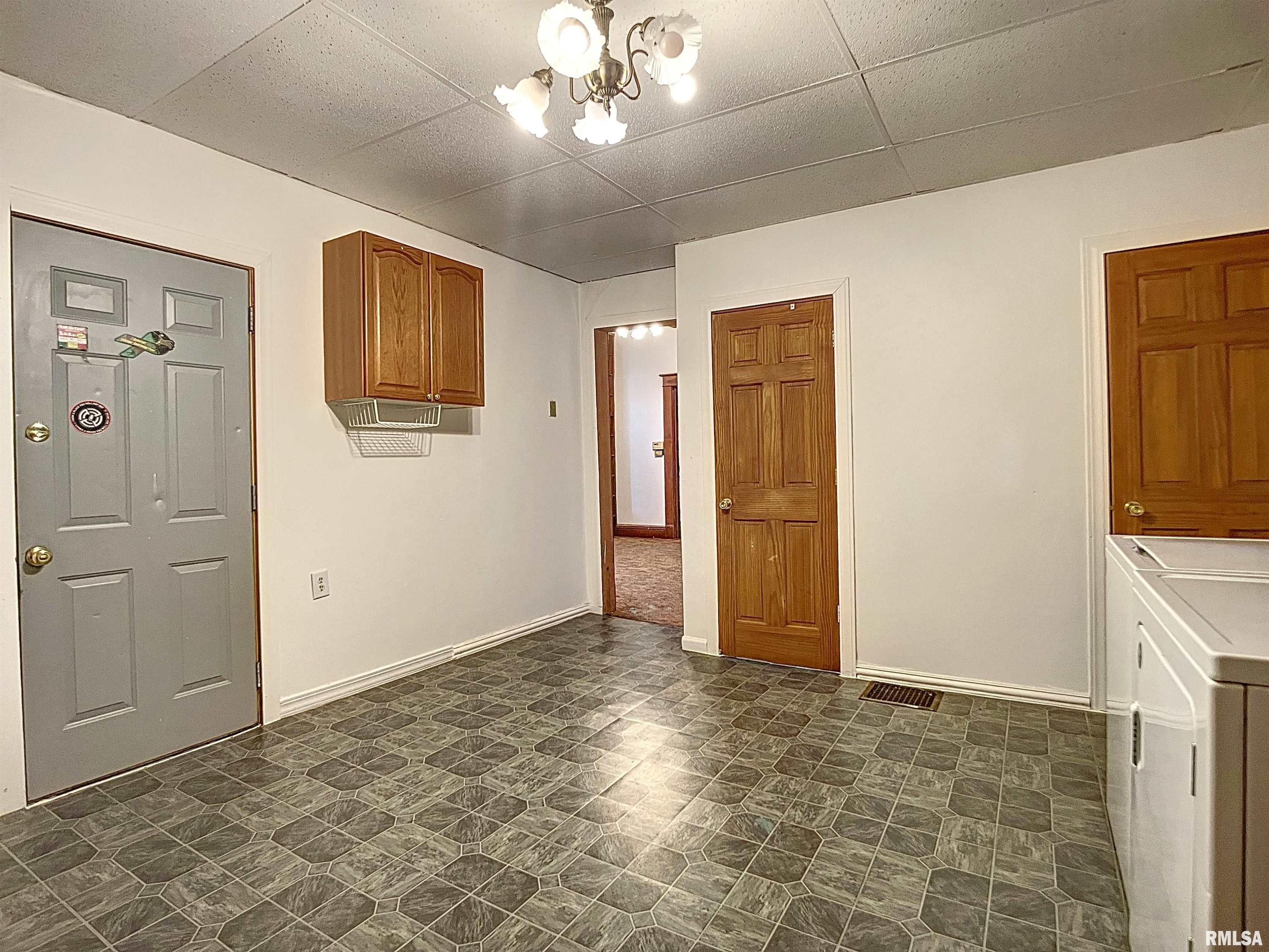 3110 Telegraph Road Davenport, IA 52804 - Photo 15 of 26 Gallery Image 15