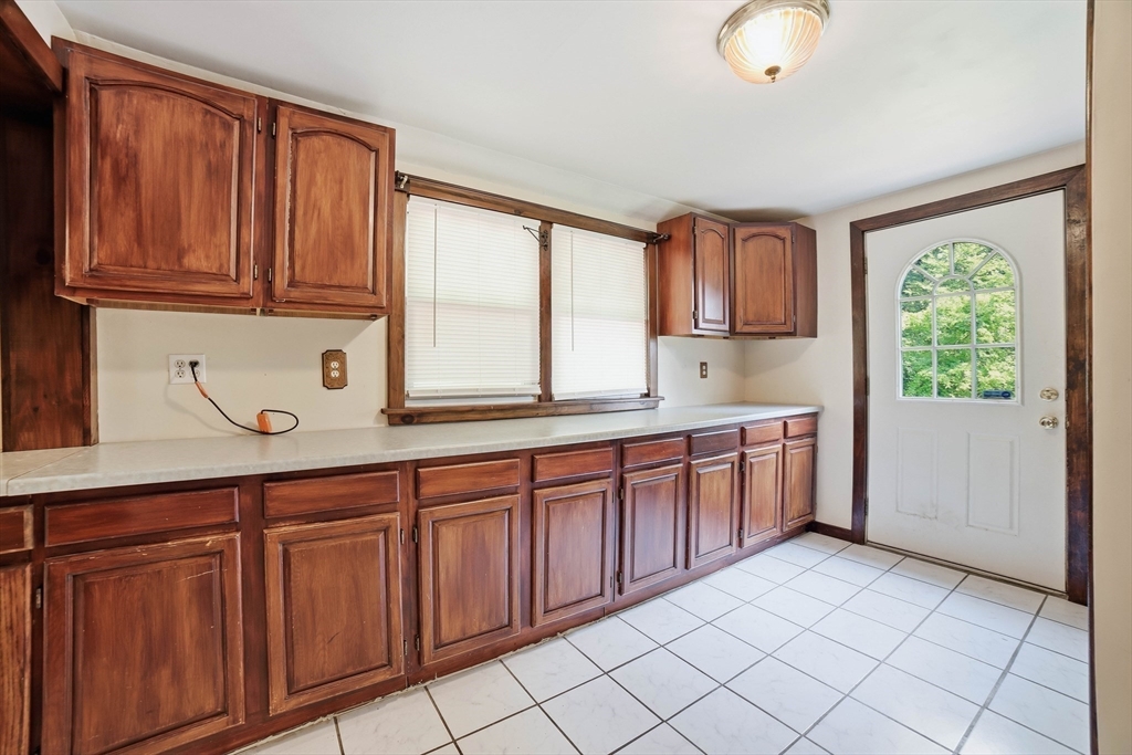 132 Charlton Road Spencer, MA 01562 - Photo 11 of 34