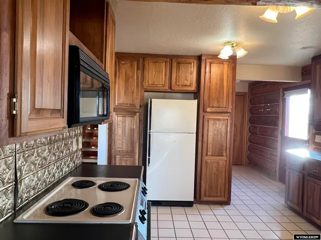 $650,000 | 5 Black Bear Road, Pinedale, WY 82941