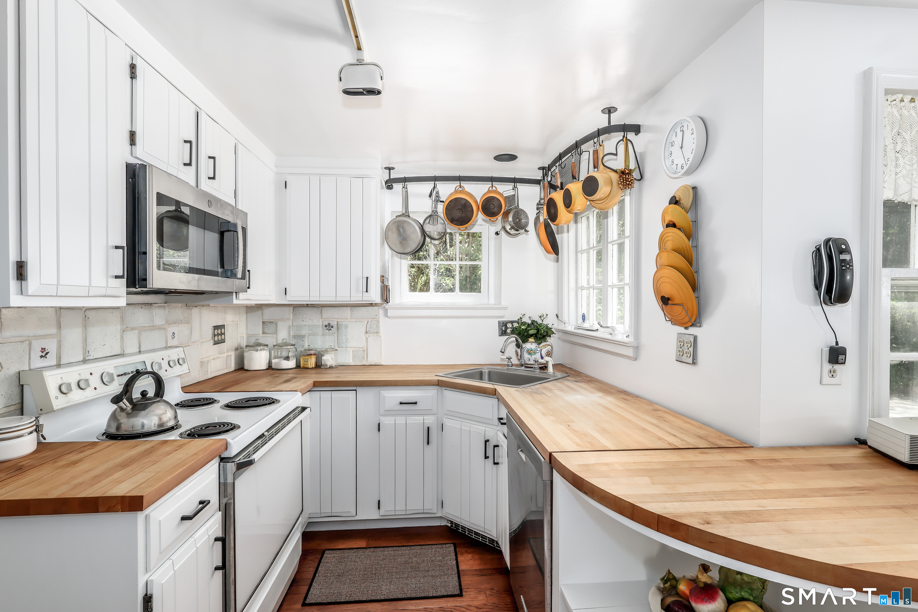 63 Cannon Road Wilton, CT 06897 - Photo 11 of 36
