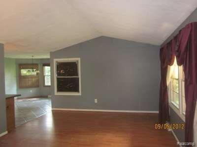 10327 Talladay Road Willis, MI 48191 - Photo 7 of 18 Entry/Living Room