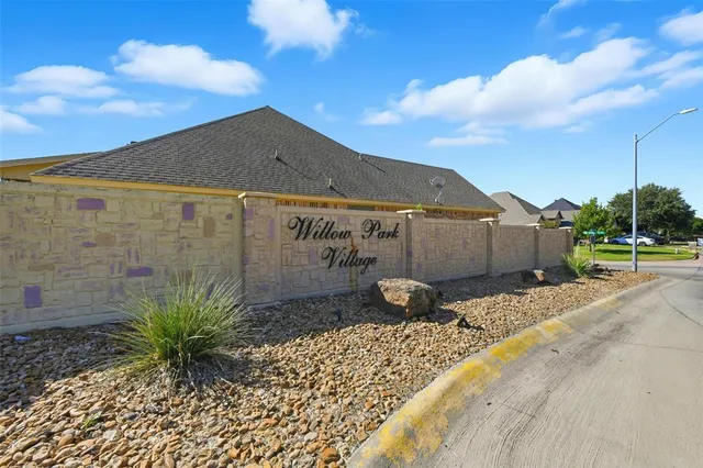$379,400 | 145 Winged Foot Drive, Willow Park, TX 76008