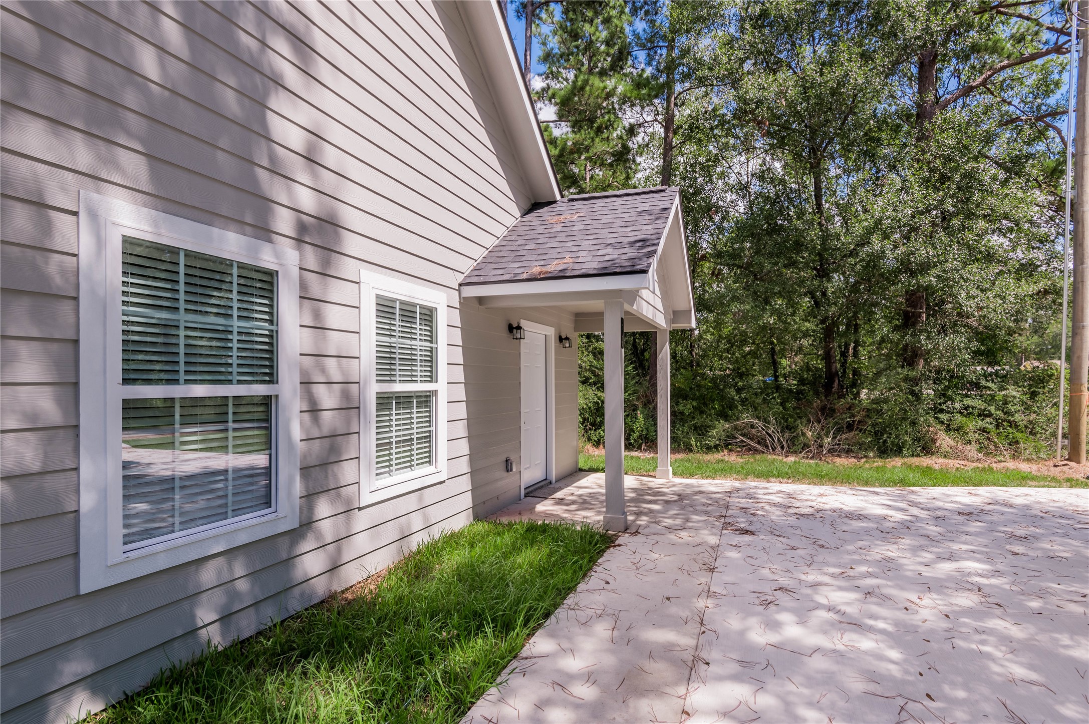 499 Pecan Onalaska, TX 77360 - Photo 3 of 30 a view of a house with backyard and porch