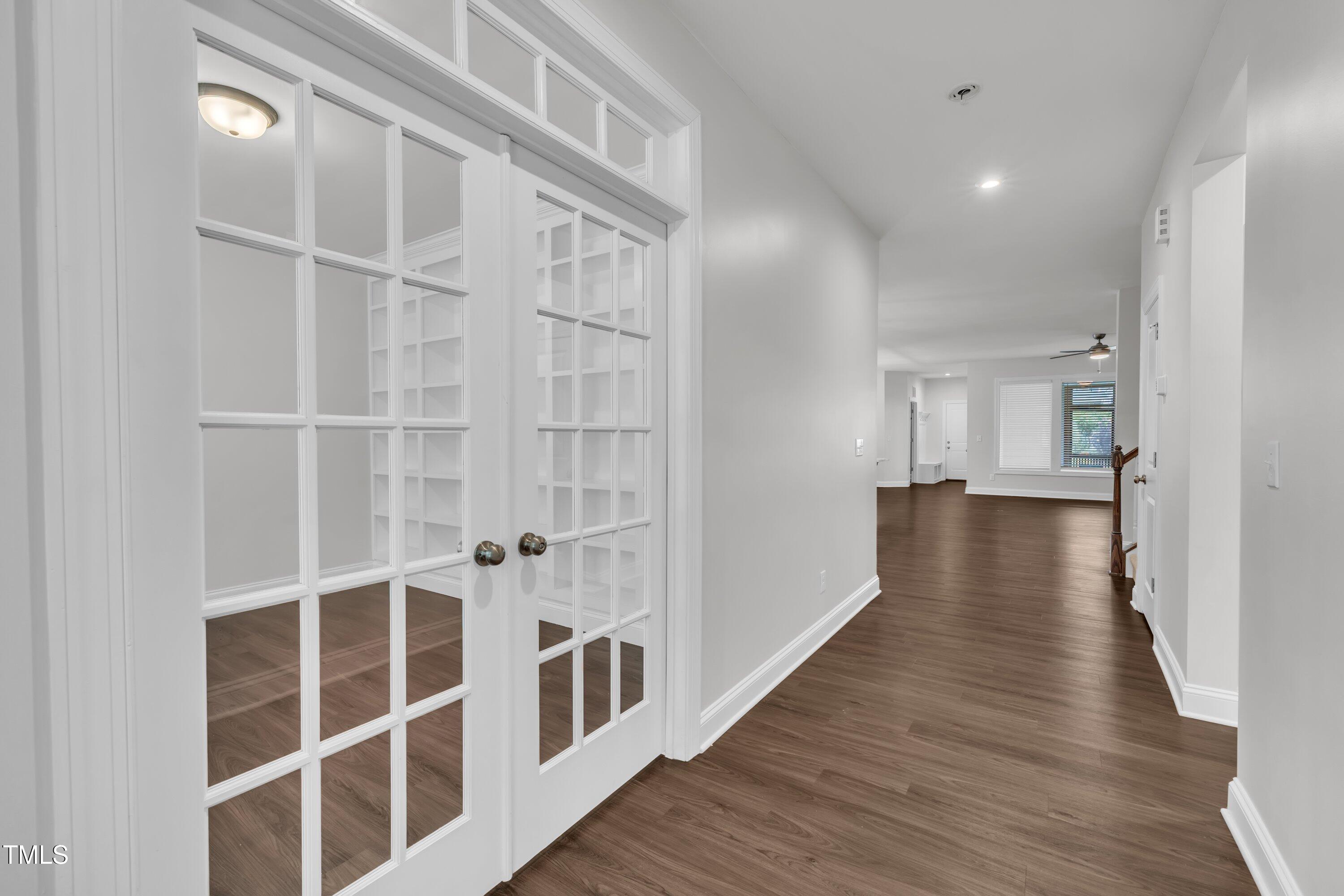 009-5220 Crescent Square-27